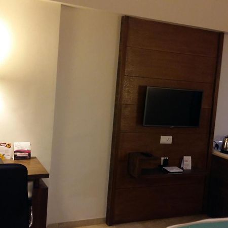 Pride Biznotel Vadodara Exterior foto