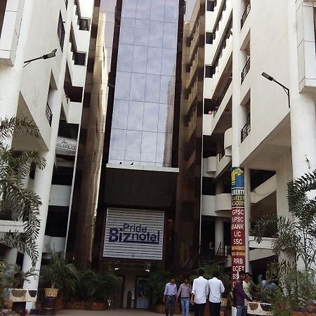 Pride Biznotel Vadodara Exterior foto