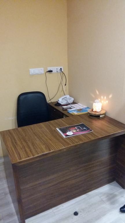 Pride Biznotel Vadodara Exterior foto