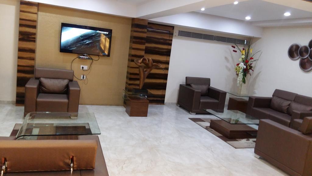 Pride Biznotel Vadodara Exterior foto