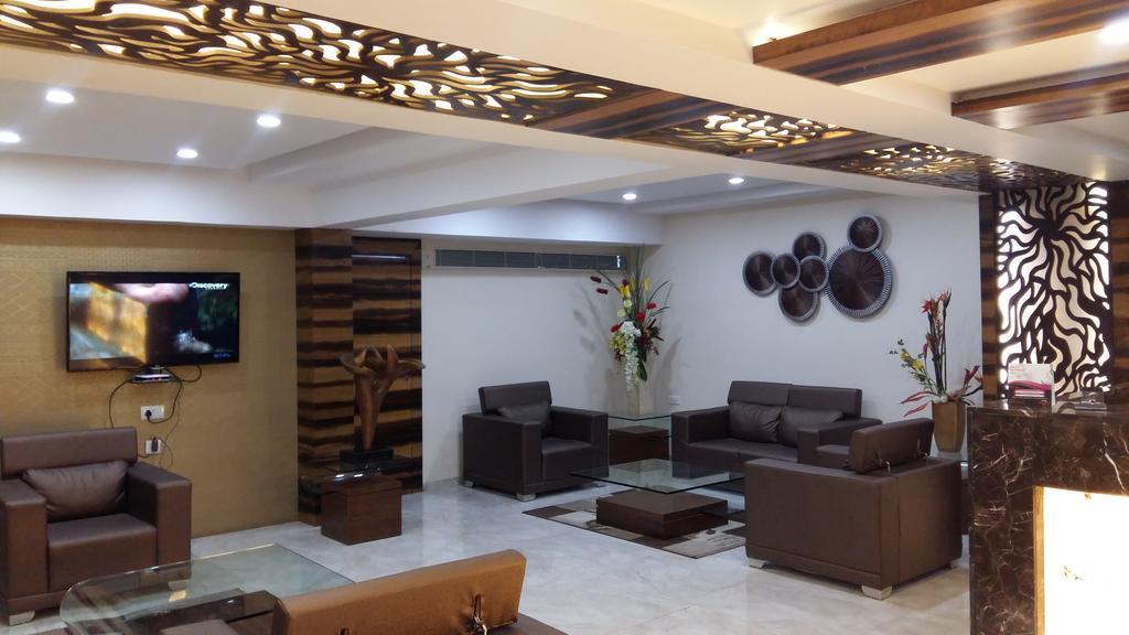 Pride Biznotel Vadodara Exterior foto