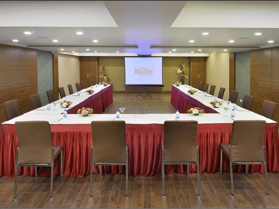 Pride Biznotel Vadodara Exterior foto
