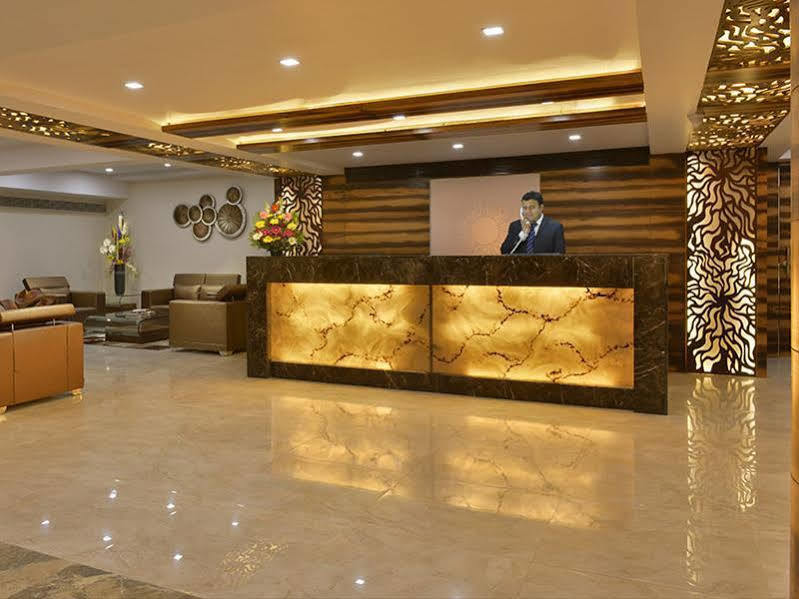 Pride Biznotel Vadodara Exterior foto