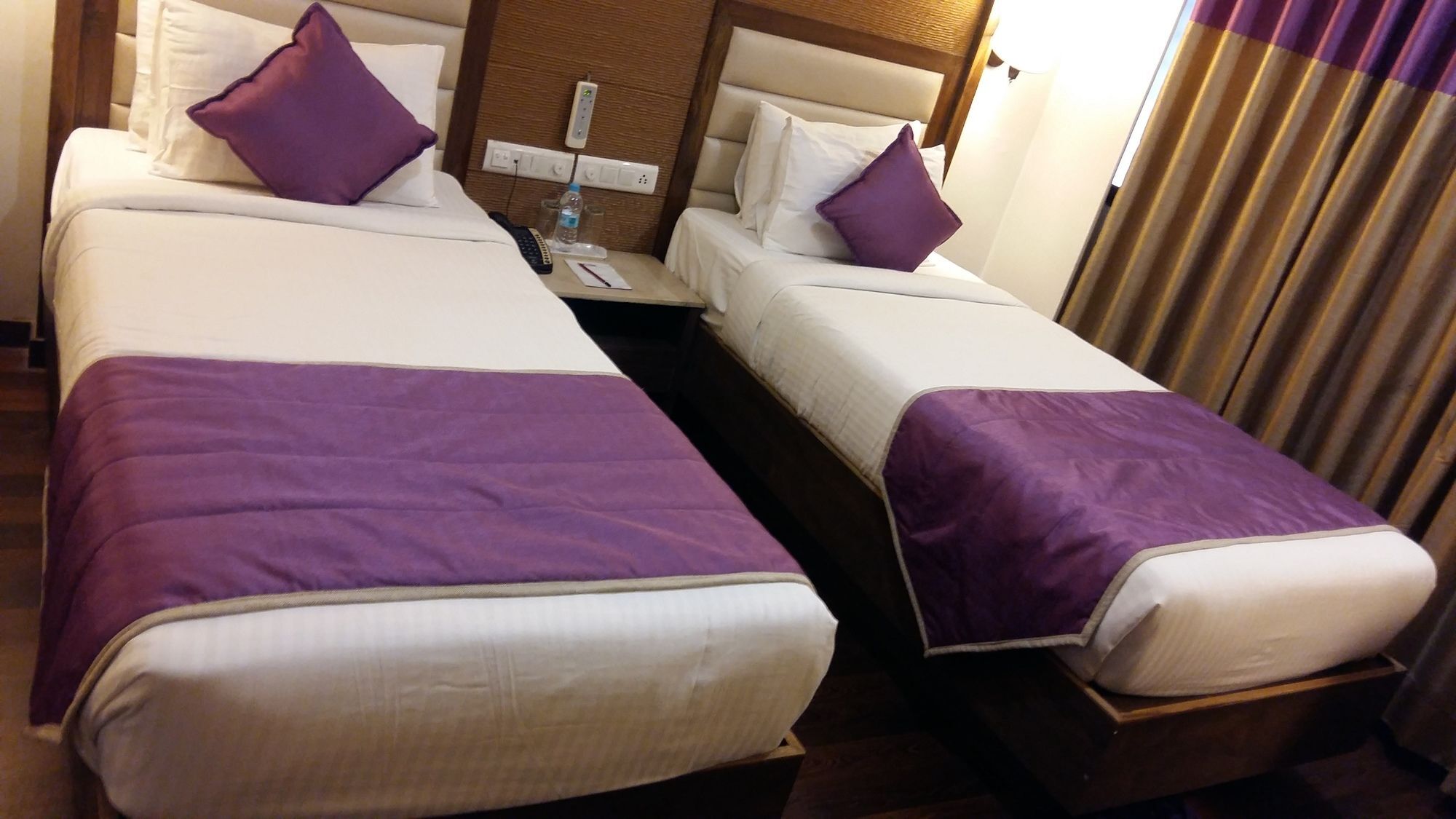 Pride Biznotel Vadodara Exterior foto