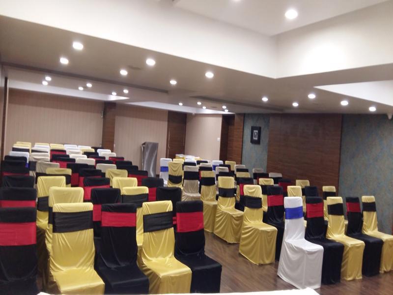 Pride Biznotel Vadodara Exterior foto