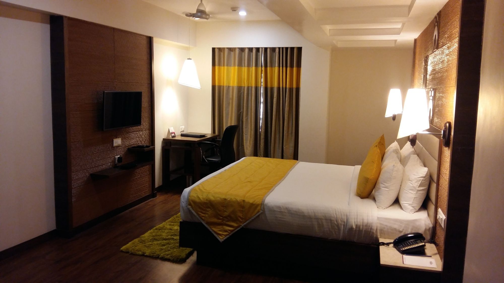 Pride Biznotel Vadodara Exterior foto